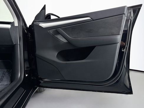 Used 2024 Tesla Model Y Long Range image 22