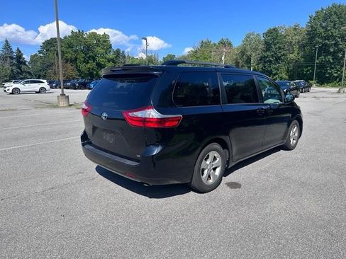 Used 2017 Toyota Sienna LE w/ Cargo Management Package FWD image 3
