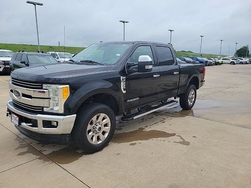 Used 2017 Ford F250 Lariat w/ Lariat Ultimate Package AWD/4WD image 7