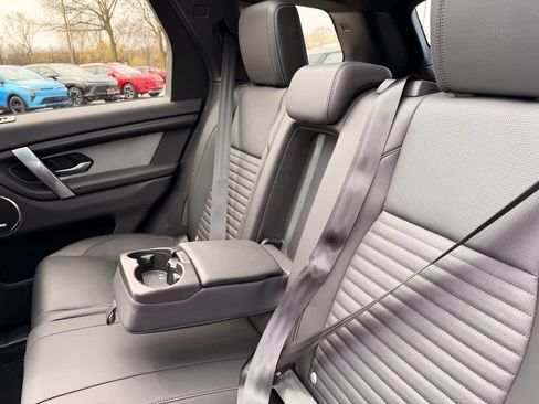 Used 2025 Land Rover Discovery Sport Dynamic SE image 21