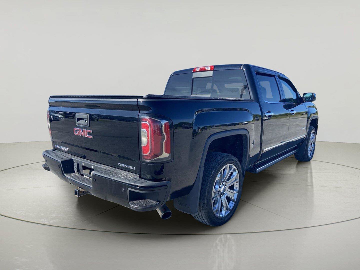 Used 2018 GMC Sierra 1500 Denali w/ Denali Ultimate Package AWD/4WD image 9