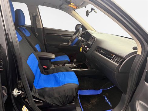 Used 2020 Mitsubishi Outlander ES image 24