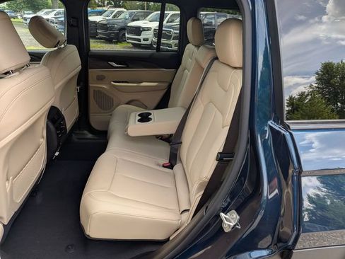 New 2026 Jeep Grand Cherokee Limited AWD/4WD image 13