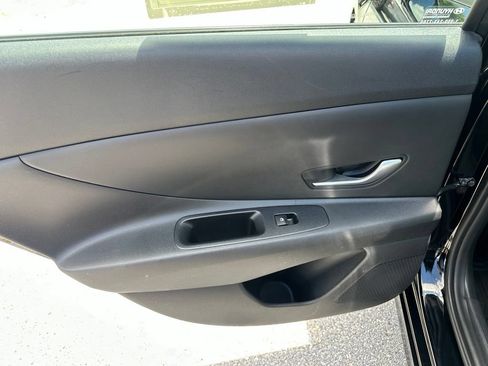 Used 2024 Hyundai Elantra SE FWD image 10