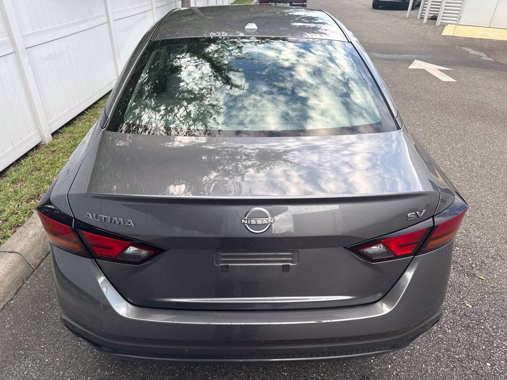 Used 2024 Nissan Altima 2.5 SV FWD image 12