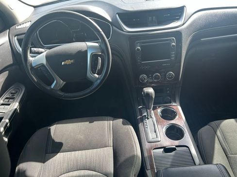 Used 2017 Chevrolet Traverse LT w/ Style and Technology Package image 9