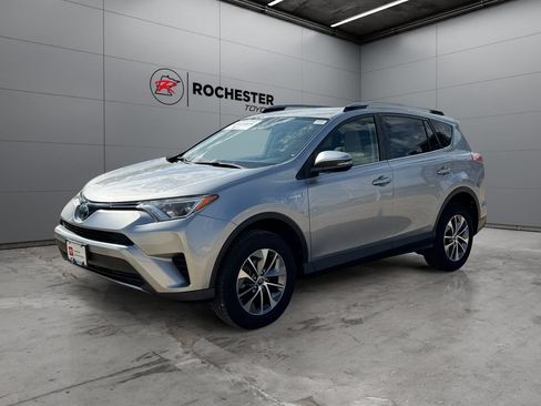 Used 2018 Toyota RAV4 LE AWD/4WD image 7
