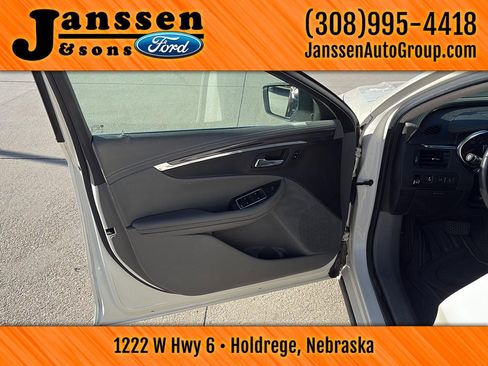 Used 2014 Chevrolet Impala LT w/ Convenience Package image 9