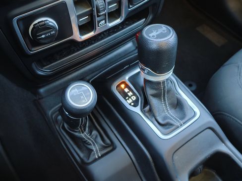 Used 2019 Jeep Wrangler Unlimited Sahara image 26