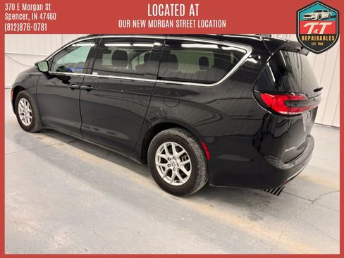 Used 2024 Chrysler Pacifica Touring-L FWD image 5