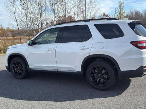 New 2025 Honda Pilot Touring image 12