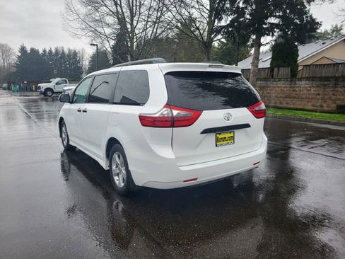Used 2020 Toyota Sienna L image 3