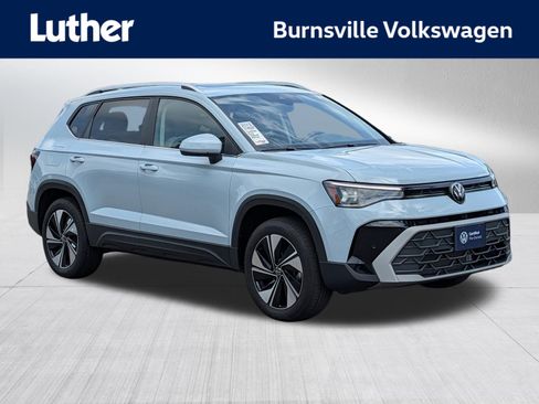 Certified 2025 Volkswagen Taos SE w/ Panoramic Sunroof Package AWD/4WD image 1