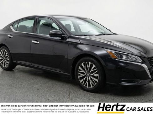 Used 2025 Nissan Altima 2.5 SV FWD image 1