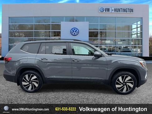 Certified 2025 Volkswagen Atlas SE image 6
