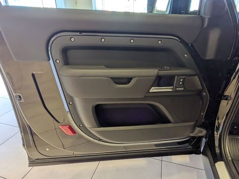 New 2026 Land Rover Defender 90 V8 AWD/4WD image 11