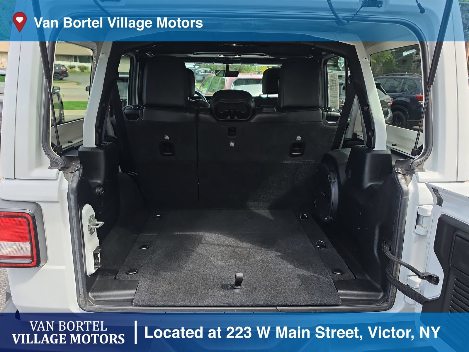 Used 2021 Jeep Wrangler Unlimited Sahara w/ Uconnect 4C Nav & Sound Group AWD/4WD image 24