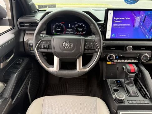 Used 2025 Toyota Tacoma Limited AWD/4WD image 20