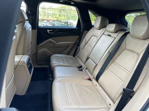 Used 2019 Porsche Cayenne AWD/4WD image 18