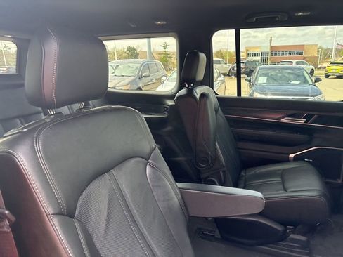 Used 2023 Jeep Wagoneer Series III w/ Preferred Equipment Group image 34