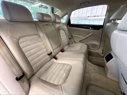 Used 2013 Volkswagen Passat 3.6 SEL Premium FWD image 27