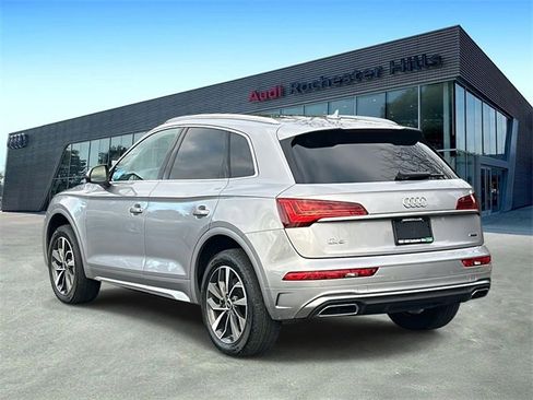 Used 2023 Audi Q5 2.0T Premium w/ Convenience Package image 4