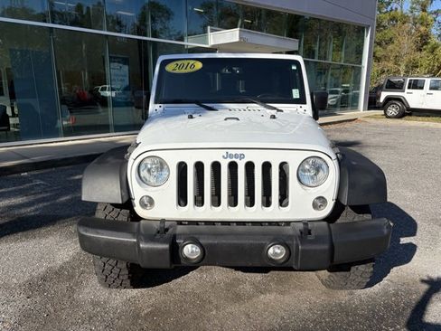 Used 2016 Jeep Wrangler Unlimited Rubicon w/ Connectivity Group image 8