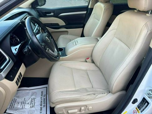 Used 2018 Toyota Highlander XLE image 11