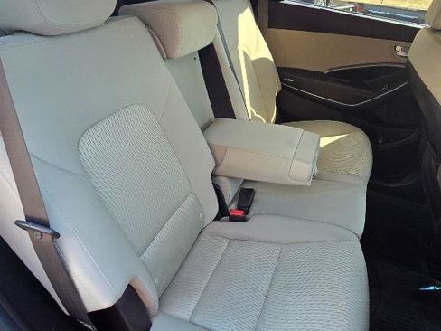 Used 2018 Hyundai Santa Fe SE FWD image 16