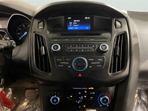 Used 2015 Ford Focus SE image 16