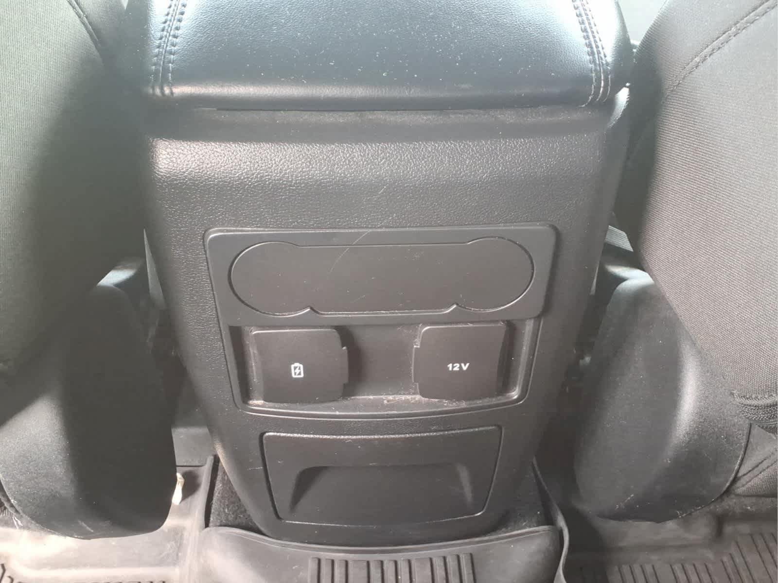 Used 2023 Ford Explorer XLT AWD/4WD image 29