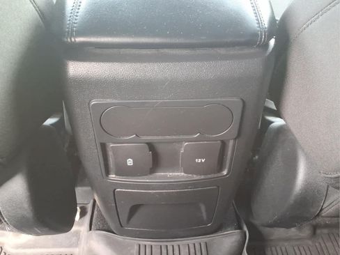 Used 2023 Ford Explorer XLT AWD/4WD image 29