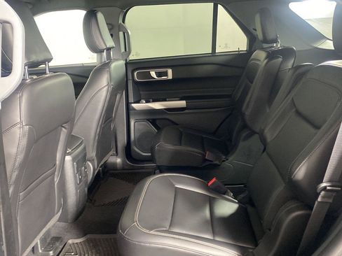 Used 2023 Ford Explorer XLT w/ Equipment Group 202A AWD/4WD image 18