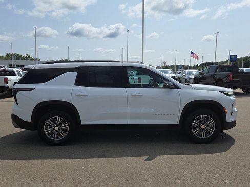 Used 2025 Chevrolet Traverse LT AWD/4WD image 7