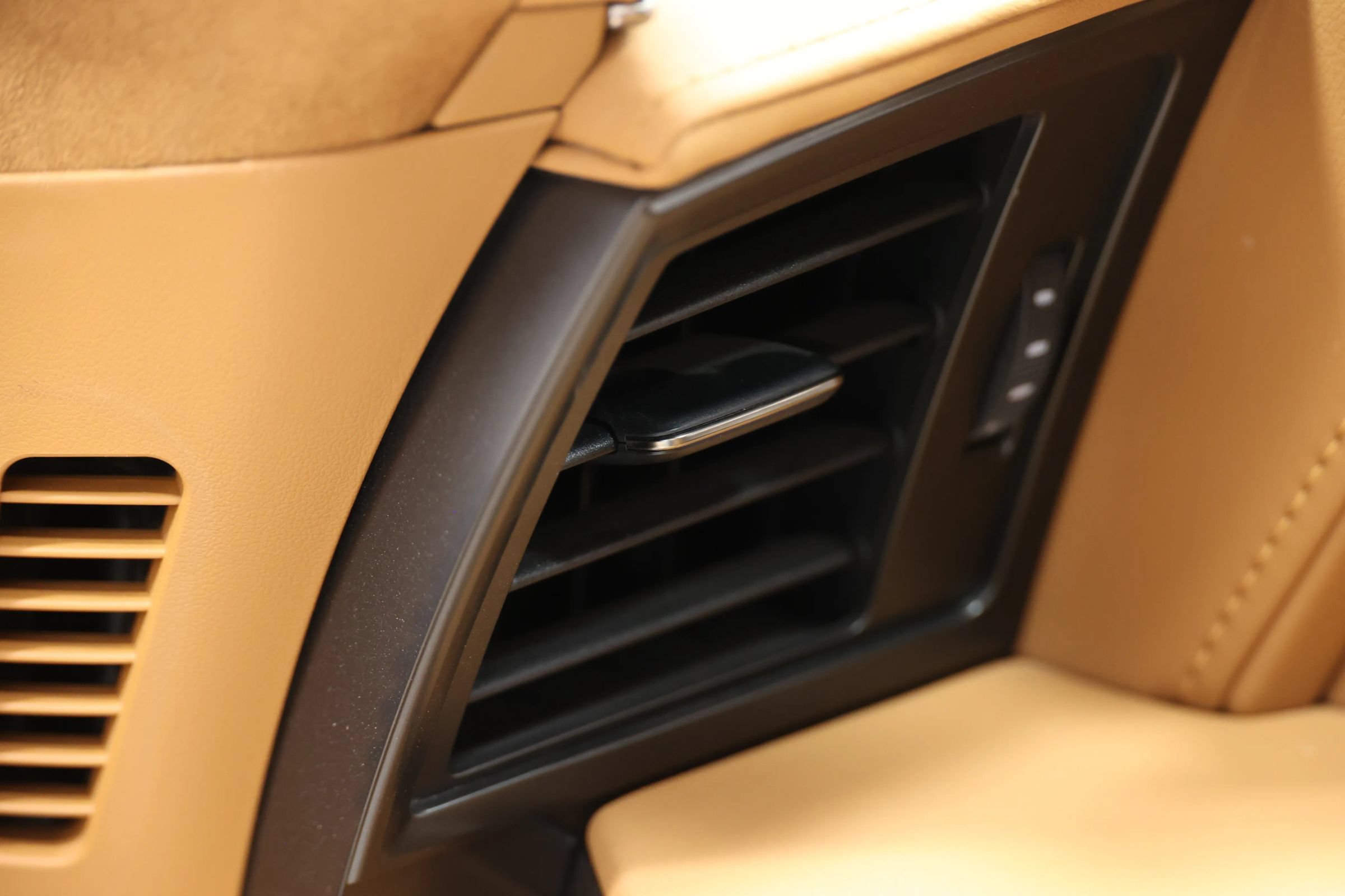 Used 2025 Lexus LC 500 Coupe w/ Touring Package RWD image 22