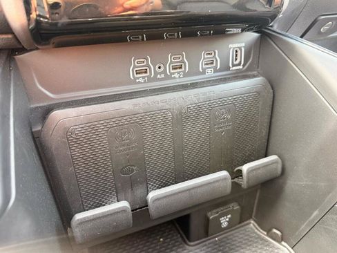Used 2025 RAM 1500 Laramie AWD/4WD image 29