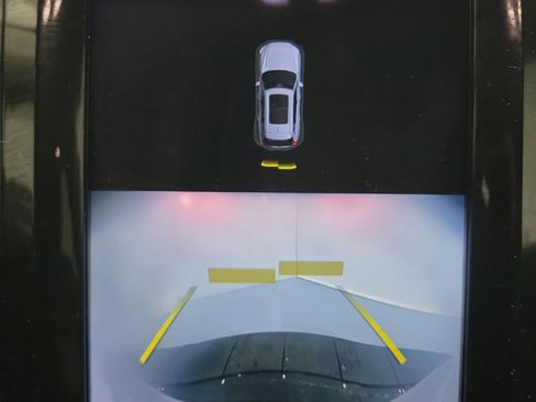 Used 2023 Volvo XC60 B5 Plus image 23