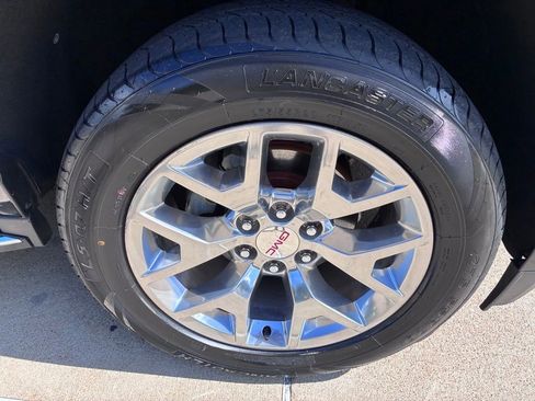 Used 2018 GMC Yukon SLE w/ SLE Value Package RWD image 3