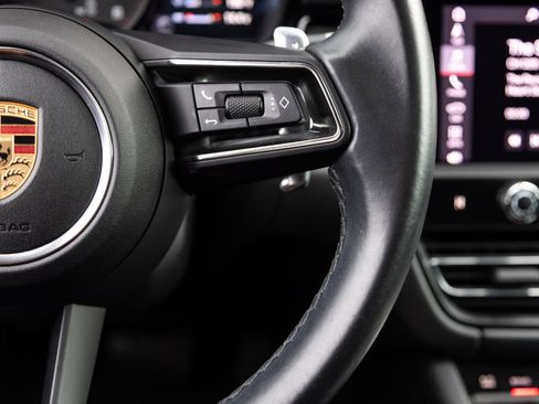 Certified 2024 Porsche Macan AWD/4WD image 16