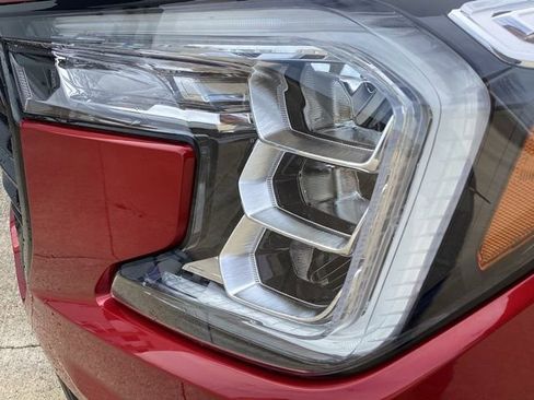 Used 2023 GMC Terrain SLE w/ Driver Convenience Package image 5