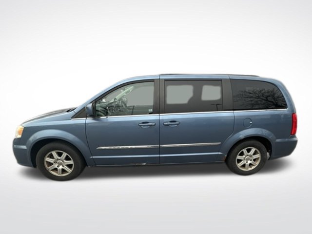 Used 2011 Chrysler Town & Country Touring FWD image 2