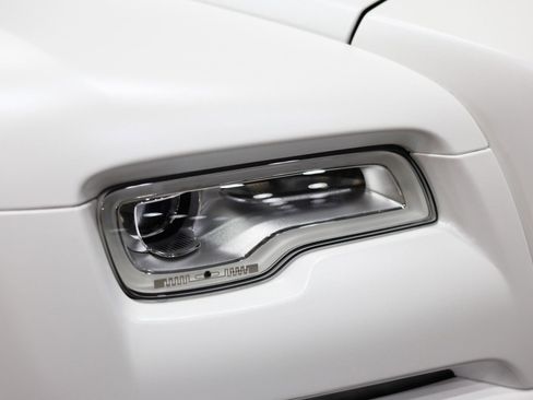 Used 2019 Rolls-Royce Wraith RWD image 35