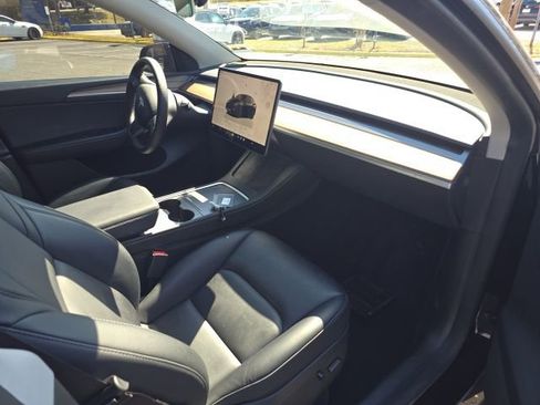 Used 2023 Tesla Model Y Long Range image 16