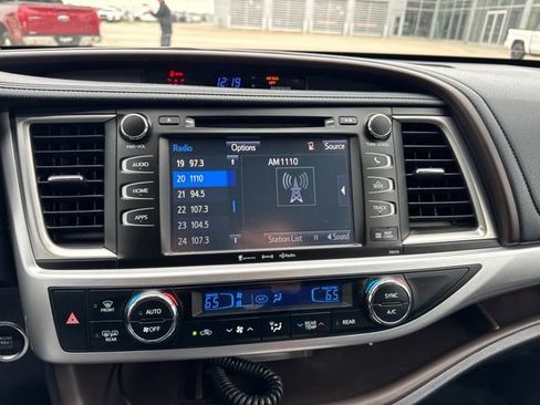 Used 2017 Toyota Highlander XLE w/ Protection Package #3 AWD/4WD image 20