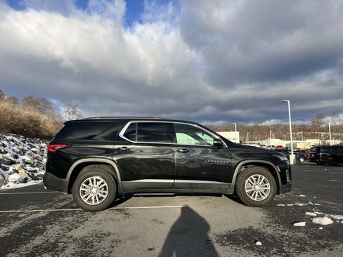 Used 2022 Chevrolet Traverse LT image 9