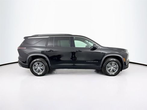 Used 2026 Chevrolet Traverse LT image 11