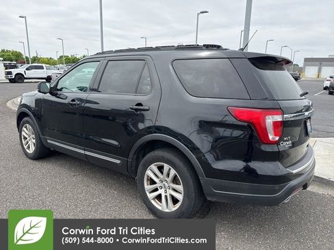 Used 2018 Ford Explorer XLT w/ Equipment Group 202A AWD/4WD image 9