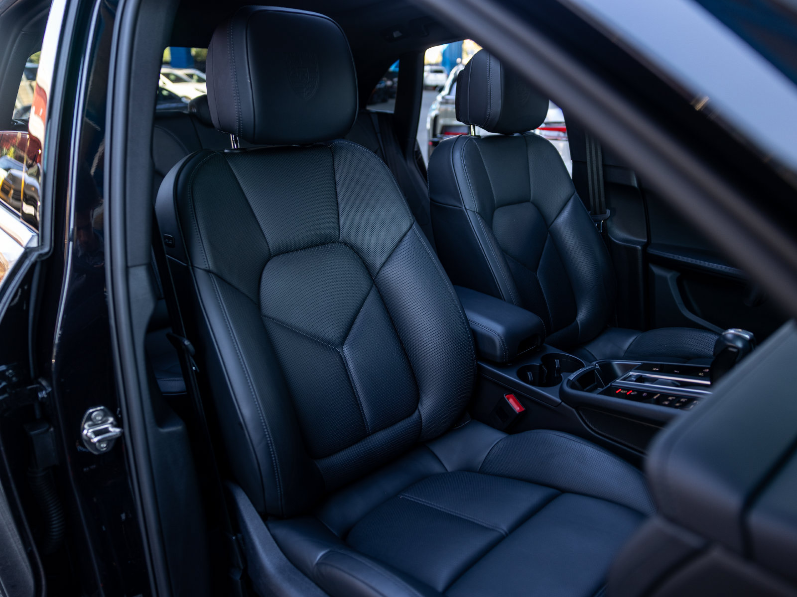Certified 2023 Porsche Macan S AWD/4WD image 57