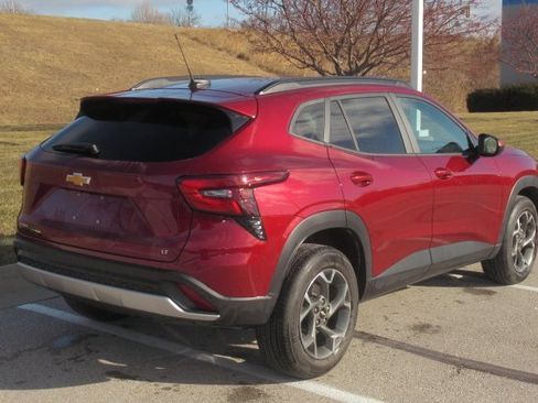 Used 2024 Chevrolet Trax LT w/ Driver Confidence Package image 2