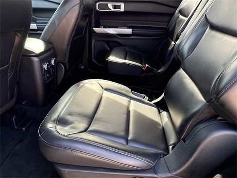 Used 2021 Ford Explorer XLT w/ Equipment Group 202A image 18